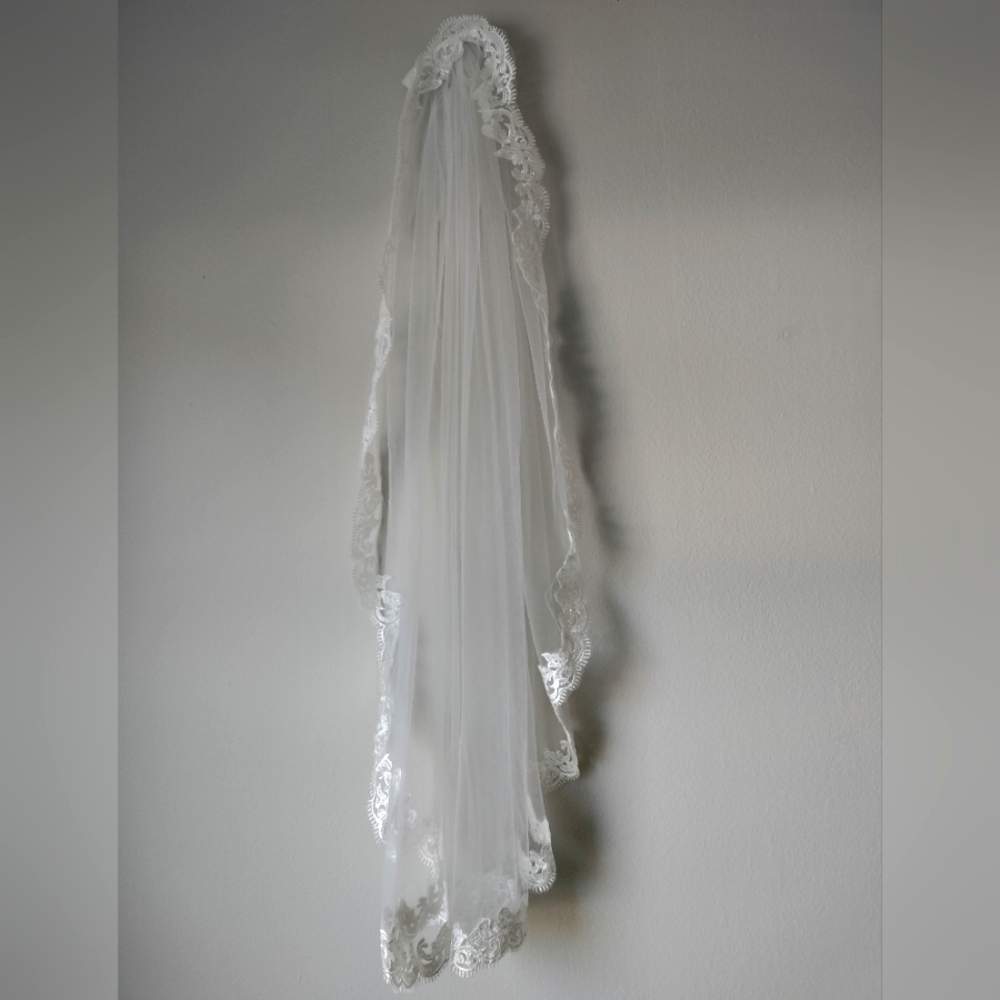 Mid Back White Lace Trim Wedding Bridal Veil